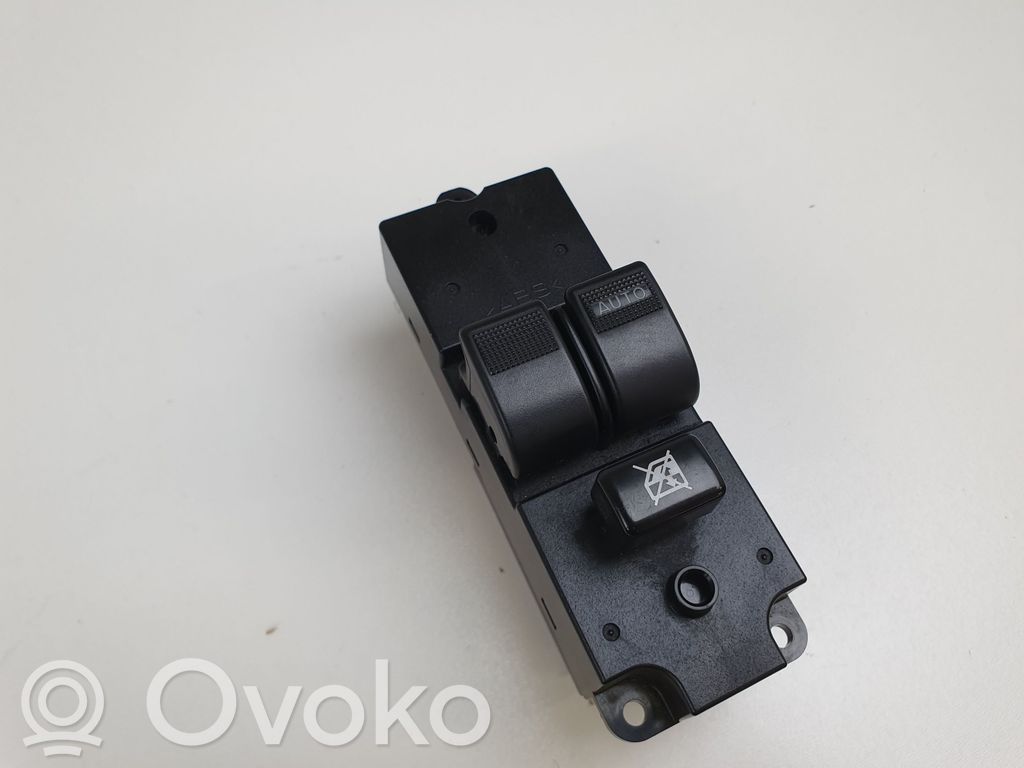 Mazda Premacy Electric window control switch 