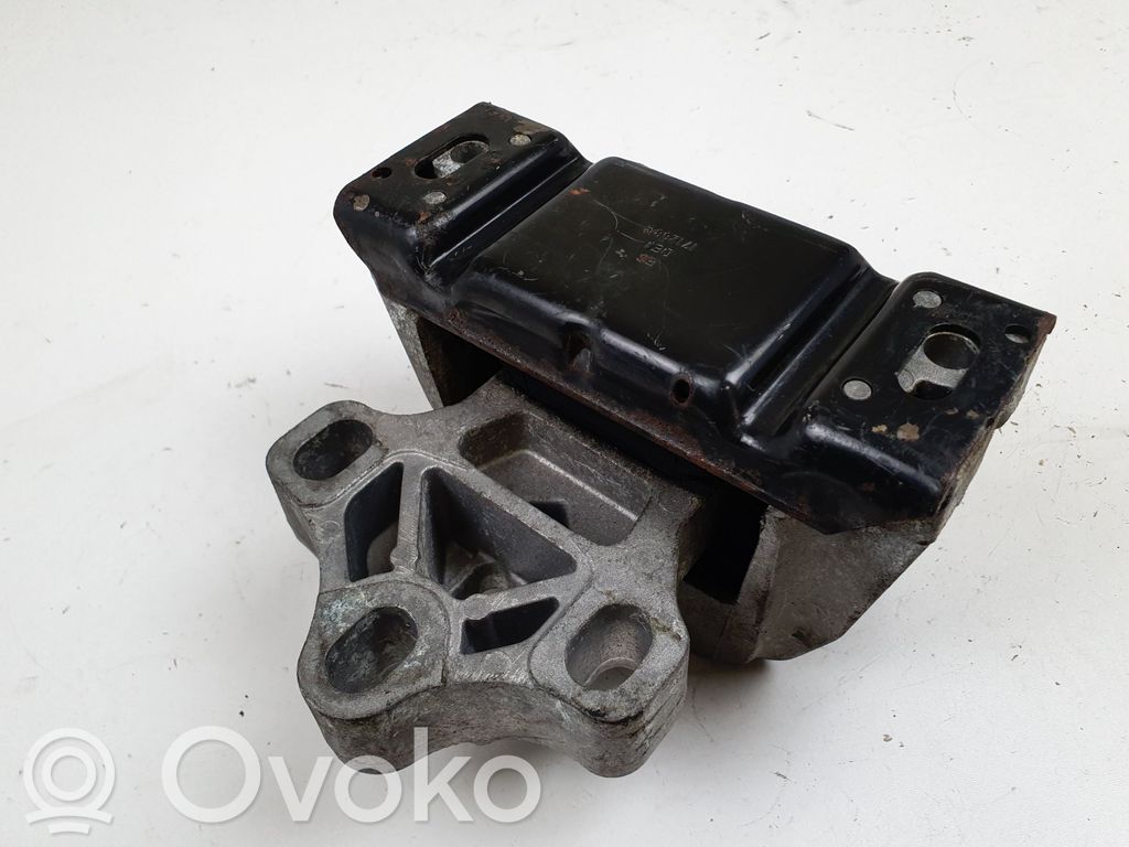 Volkswagen New Beetle Engine mount bracket 