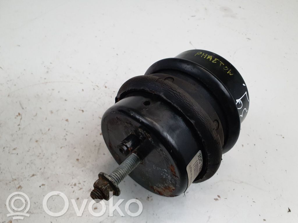 Engine mount bracket   3D0199381P
