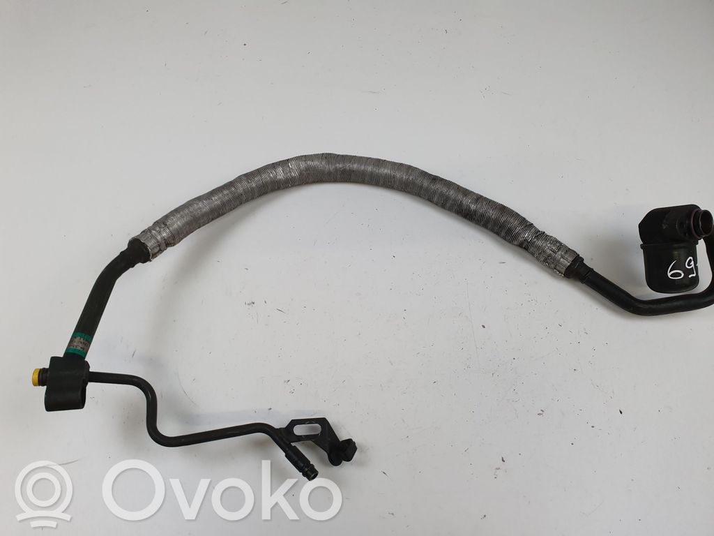 BMW 3 E46 Ilmastointilaitteen putki (A/C) 