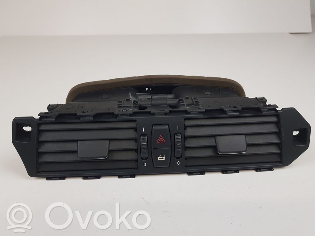 BMW 5 E60 E61 Centrinės oro grotelės 