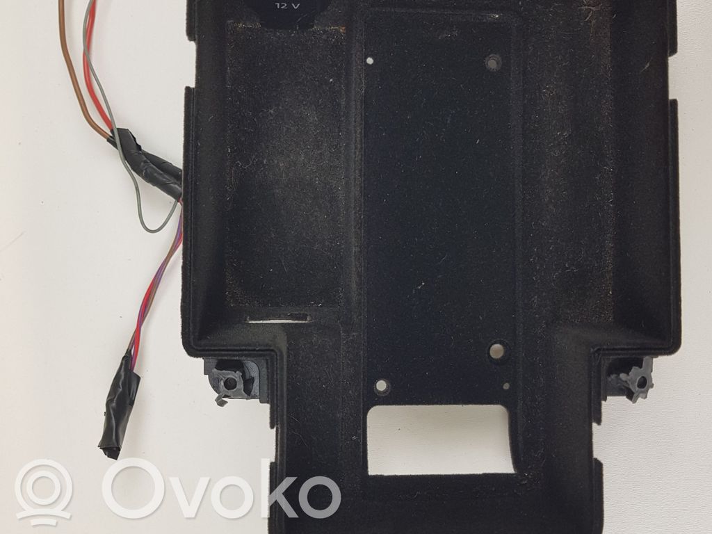 Audi A4 S4 B8 8K Mantu nodalījums centrālā konsole 