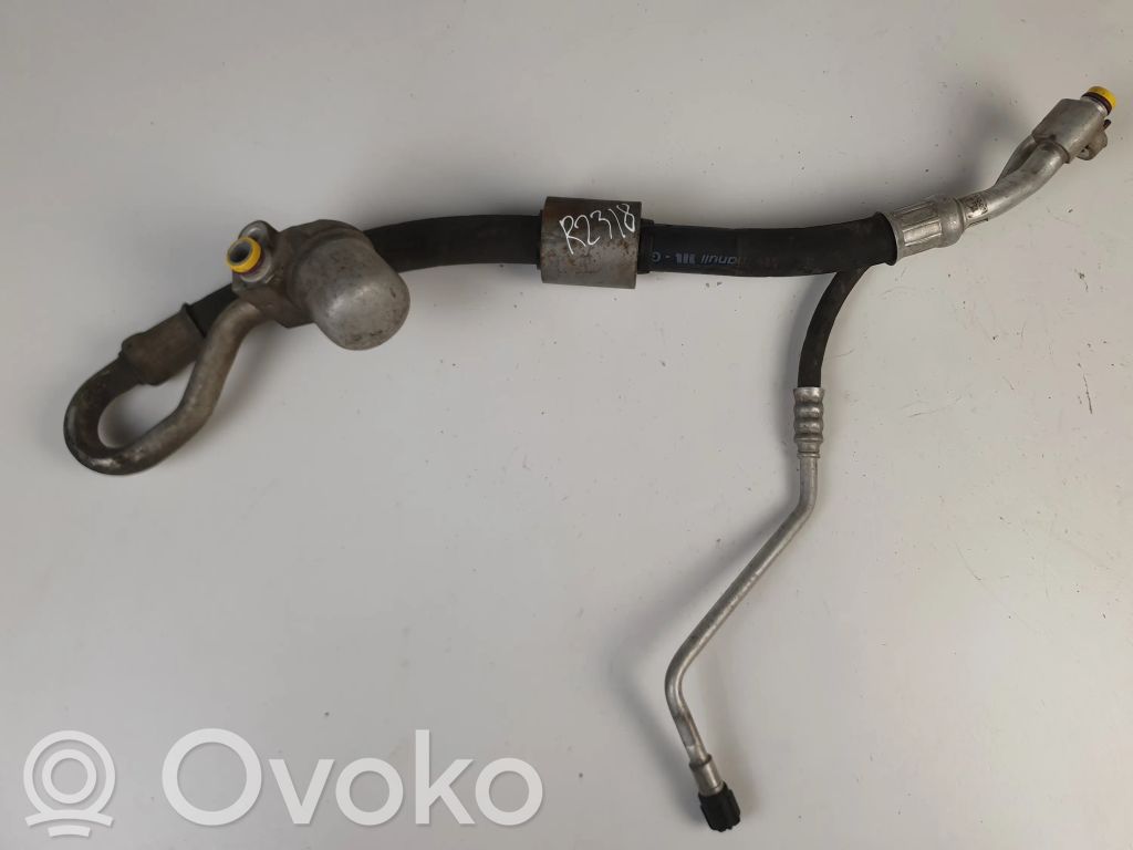 BMW 3 E90 E91 Ilmastointilaitteen putki (A/C) 