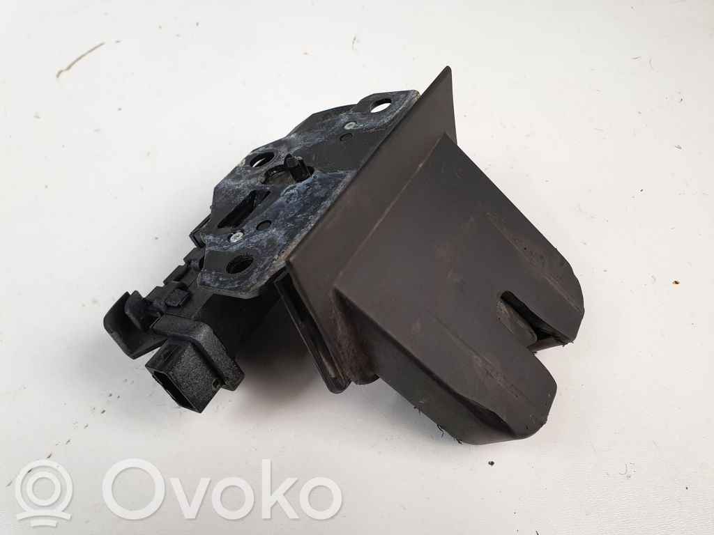 Zamek klapy tylnej / bagażnika   4F9955711B