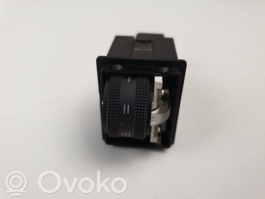 Headlight level height control switch   8K0941301