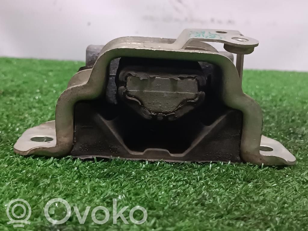 Engine mounting bracket   8200586890,55266963,8200586890