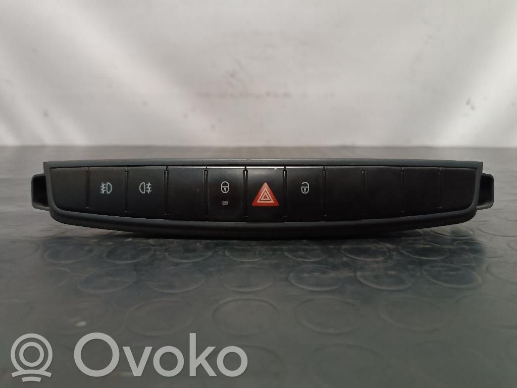 Smart ForFour I Avarinių žibintų jungtukas 