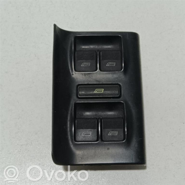 Audi A4 S4 B5 8D Elektrinių langų jungtukas 