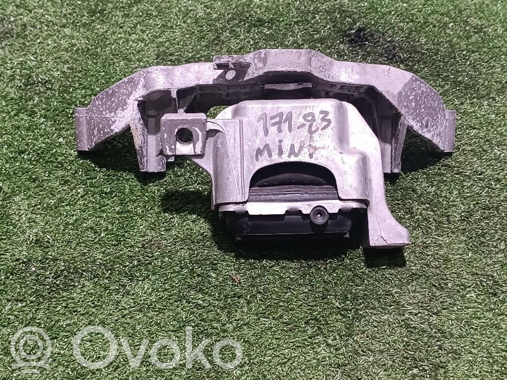 Engine mounting bracket   677864501,677864501,N12B14A