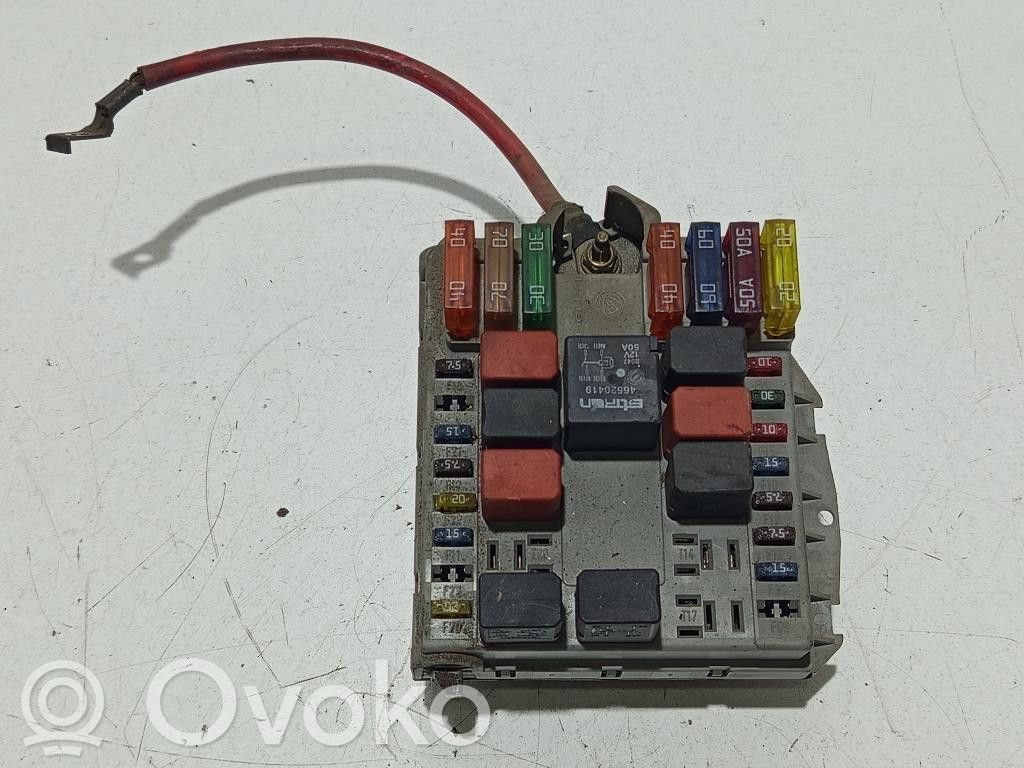 Fiat Punto (176) Módulo de fusible 