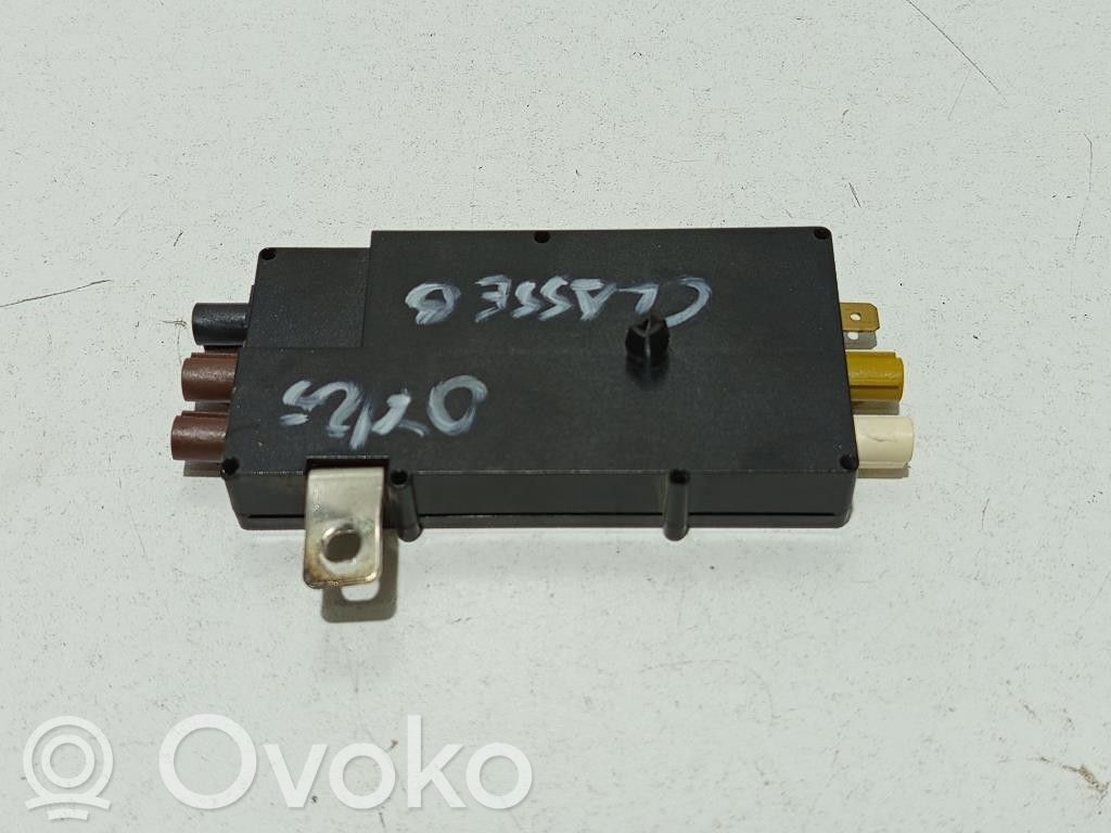 Mercedes-Benz B W245 Wzmacniacz anteny 
