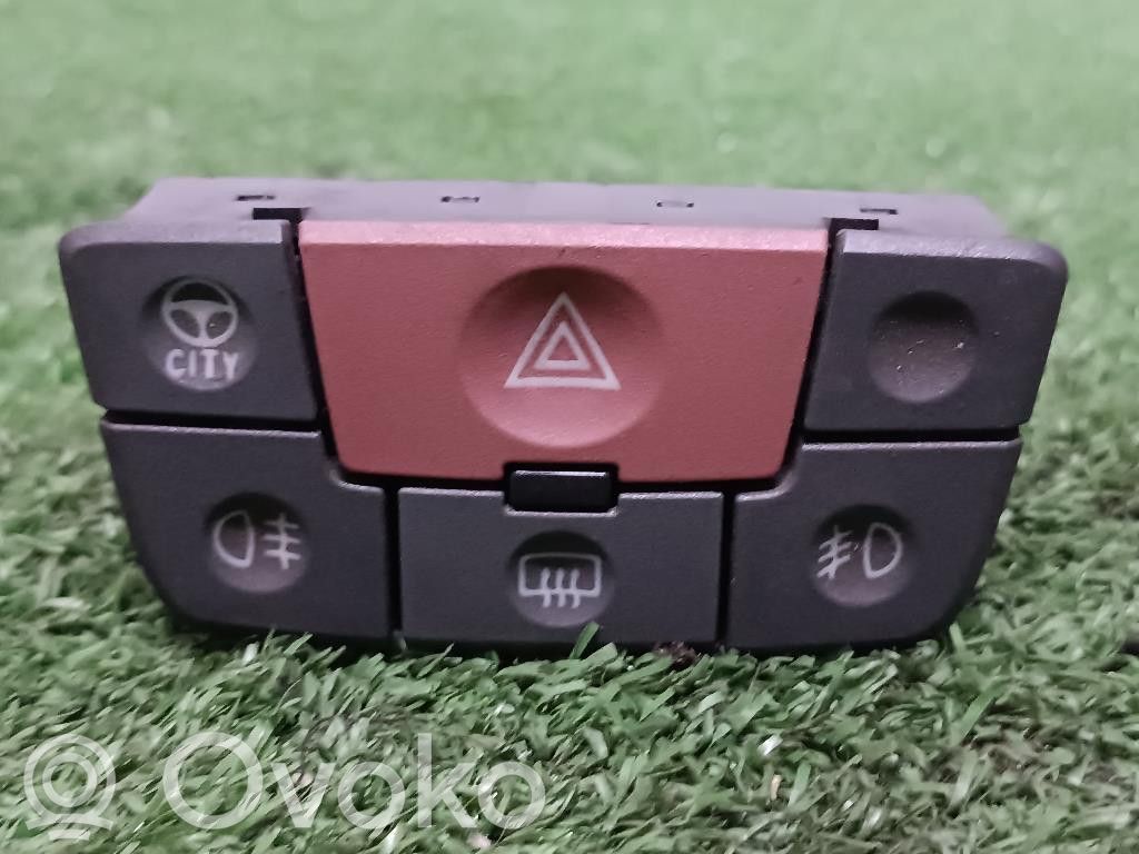 Fiat Panda II Botón interruptor de luz de peligro 