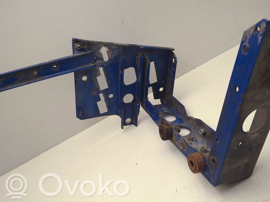 Fender mounting bracket   4D0821138AP