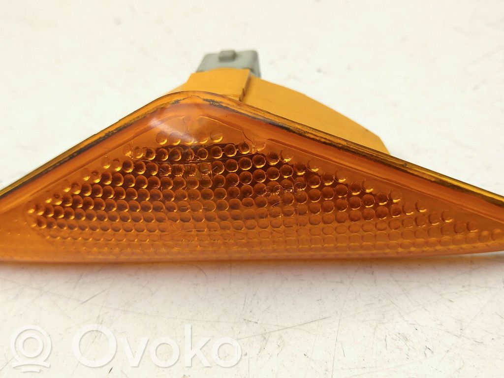 Ford Focus Front fender indicator light 