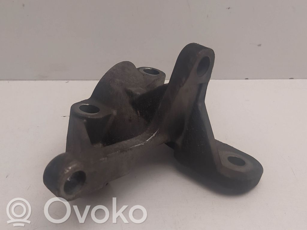 Engine mounting bracket   XS4Q,9K552AB