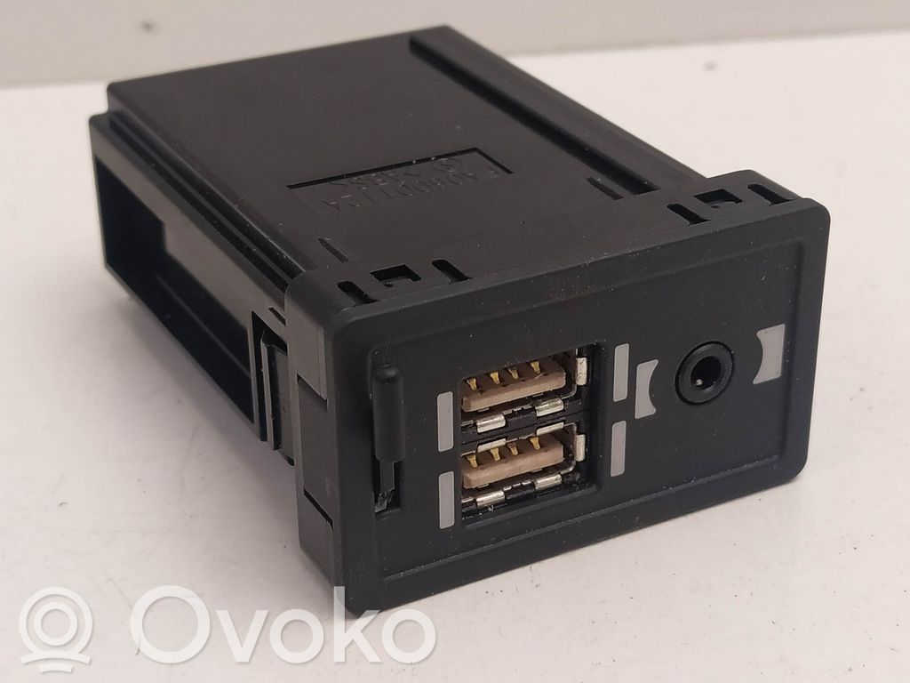 Lexus RX 450H AUX in-socket connector 