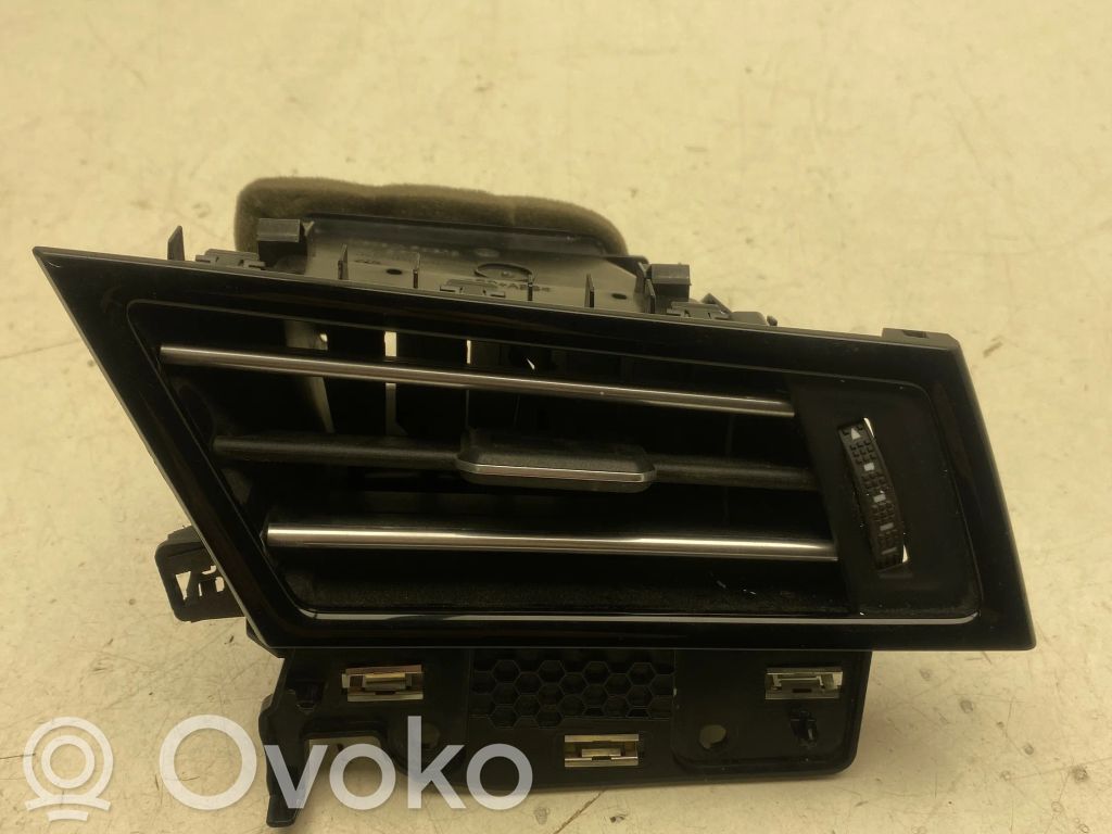 Volkswagen PASSAT B8 Grilă ventilație/ramă laterală bord 