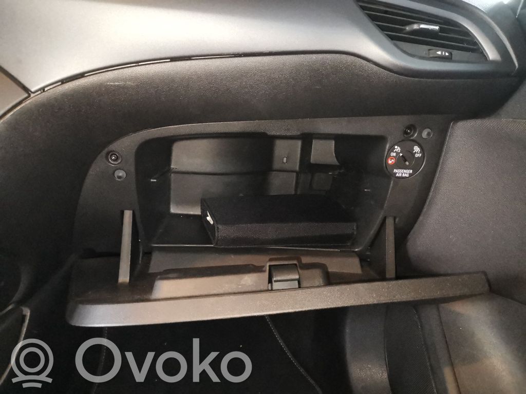 Opel Corsa E Handschuhfach 