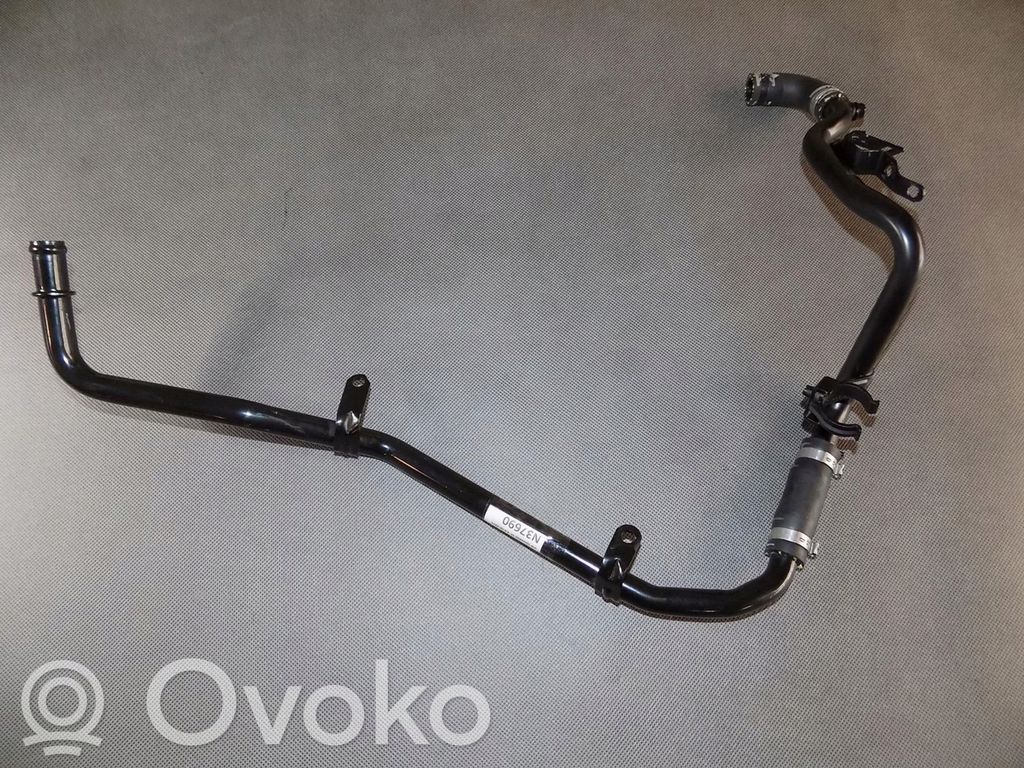 Volkswagen Touareg II Engine coolant pipe/hose 