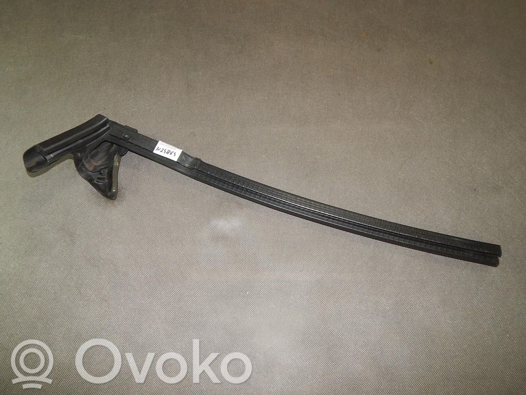 Gumowa uszczelka szyby drzwi tylnych   8F0839480
