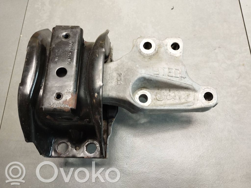 Peugeot 3008 I Gearbox mount 