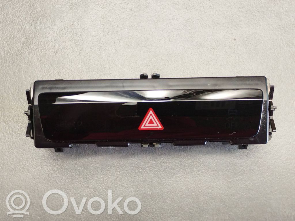 Audi Q4 Sportback e-tron Hazard light switch 