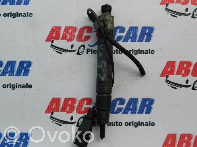 Inyector de combustible   074130202B