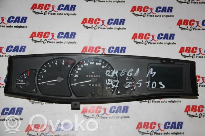 Uhr   90379234