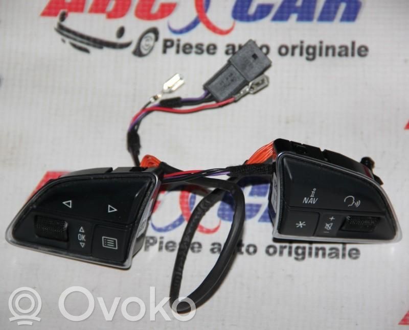 Audi A1 Boutons / interrupteurs volant 