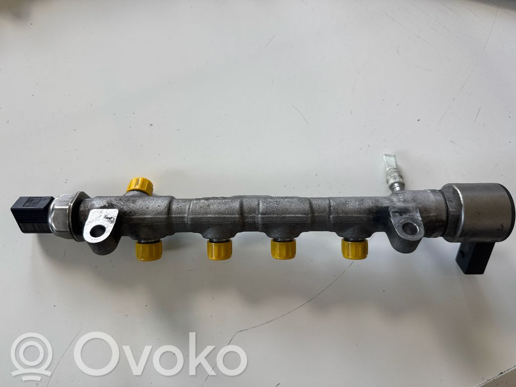 Volkswagen PASSAT B8 Rampă alimentare injectoare 