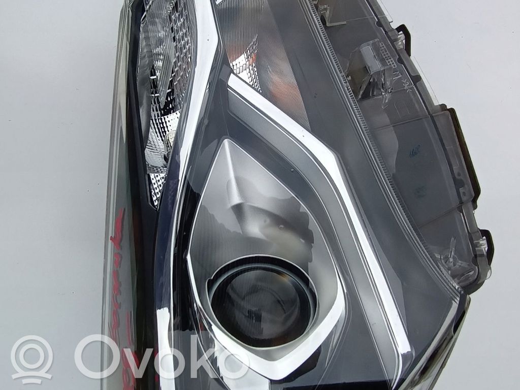 Toyota Yaris Lampa przednia 