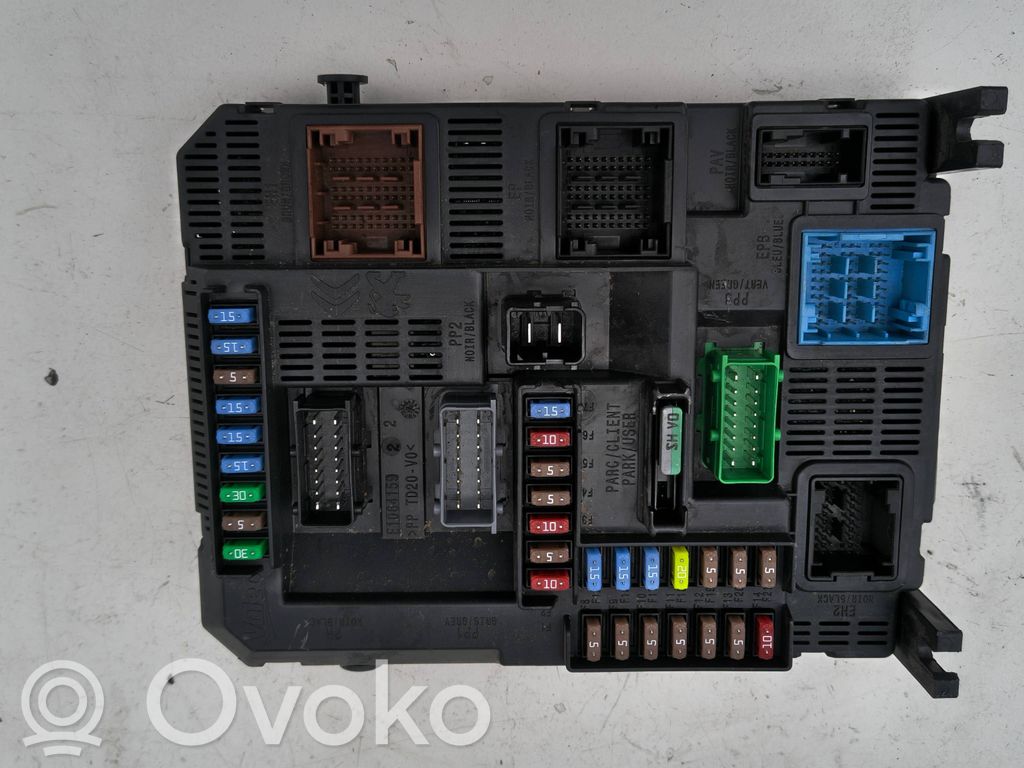 Nissan Qashqai Módulo de fusible 