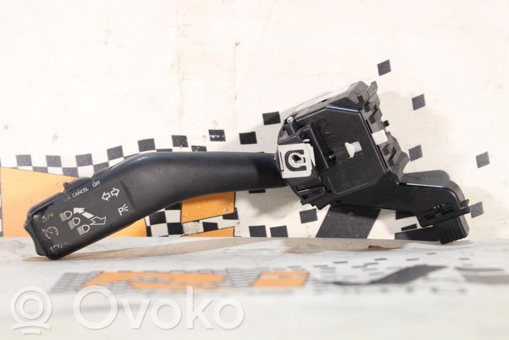 Volkswagen Golf V Wiper turn signal indicator stalk/switch 