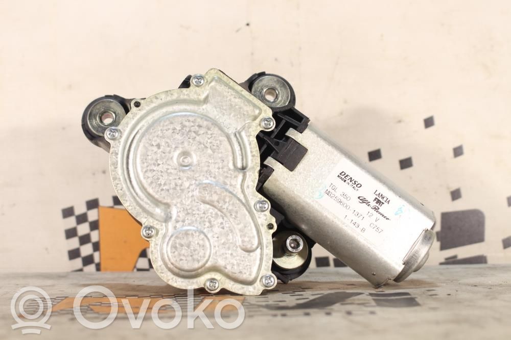 Fiat 500 Galinio stiklo valytuvo varikliukas 