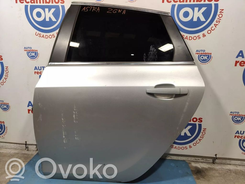 Opel Astra J Puerta trasera 