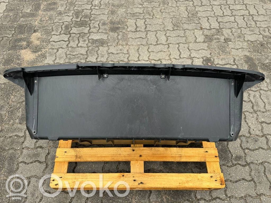 Tesla Model X Daiktadėžė automobilio priekyje 