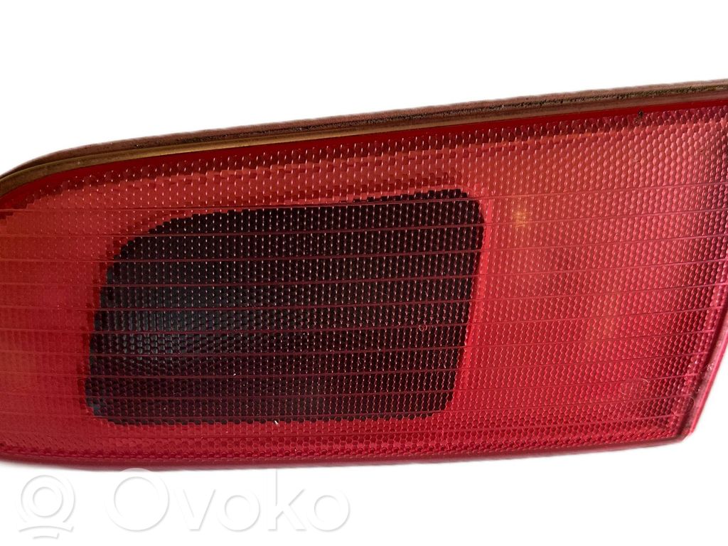 Mazda 2 Aizmugurējais lukturis pārsegā 