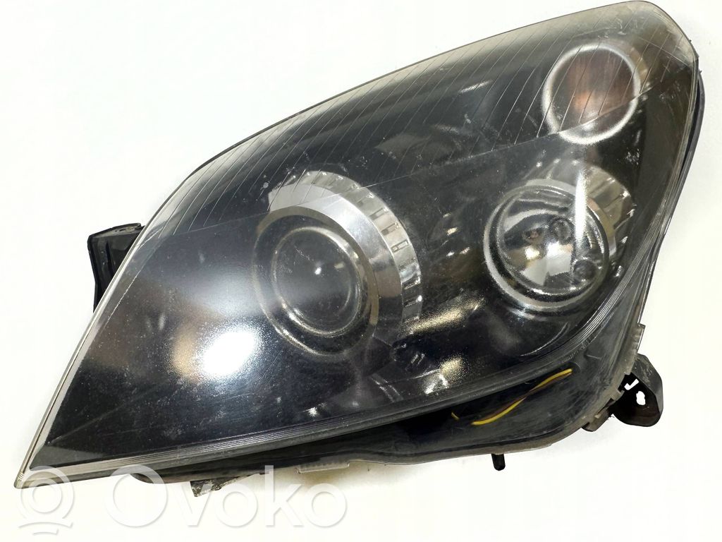 Opel Astra H Lampa przednia 