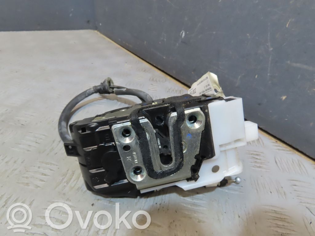 KIA Ceed Priekšpusē slēdzene 