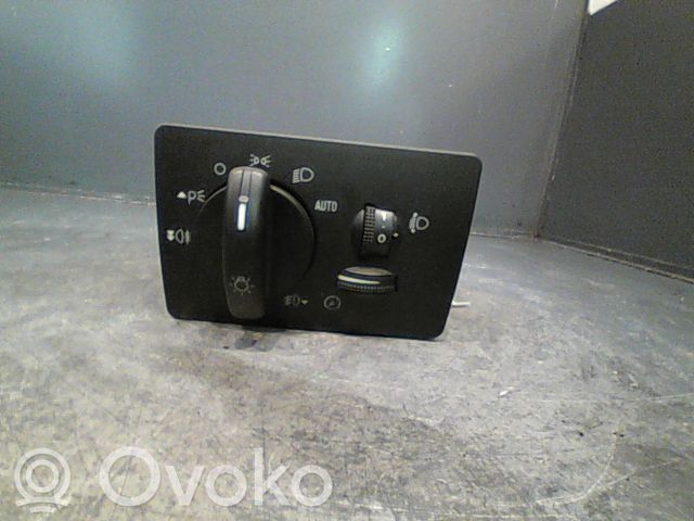 Light switch   1362588