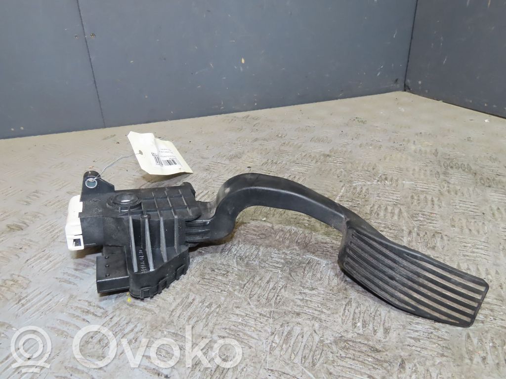Accelerator throttle pedal   39238341