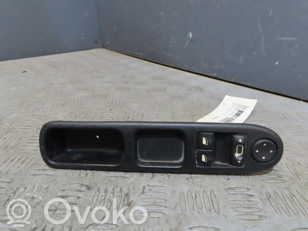 Electric window control switch   6554HE