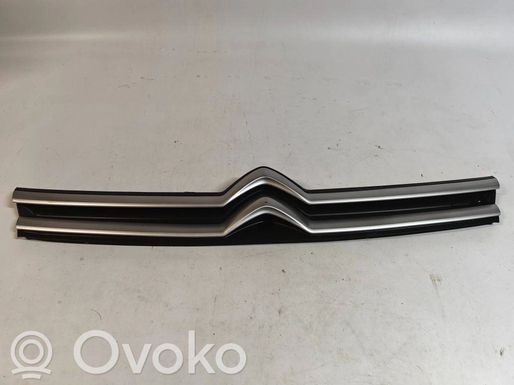 Citroen Jumpy Front bumper upper radiator grill 
