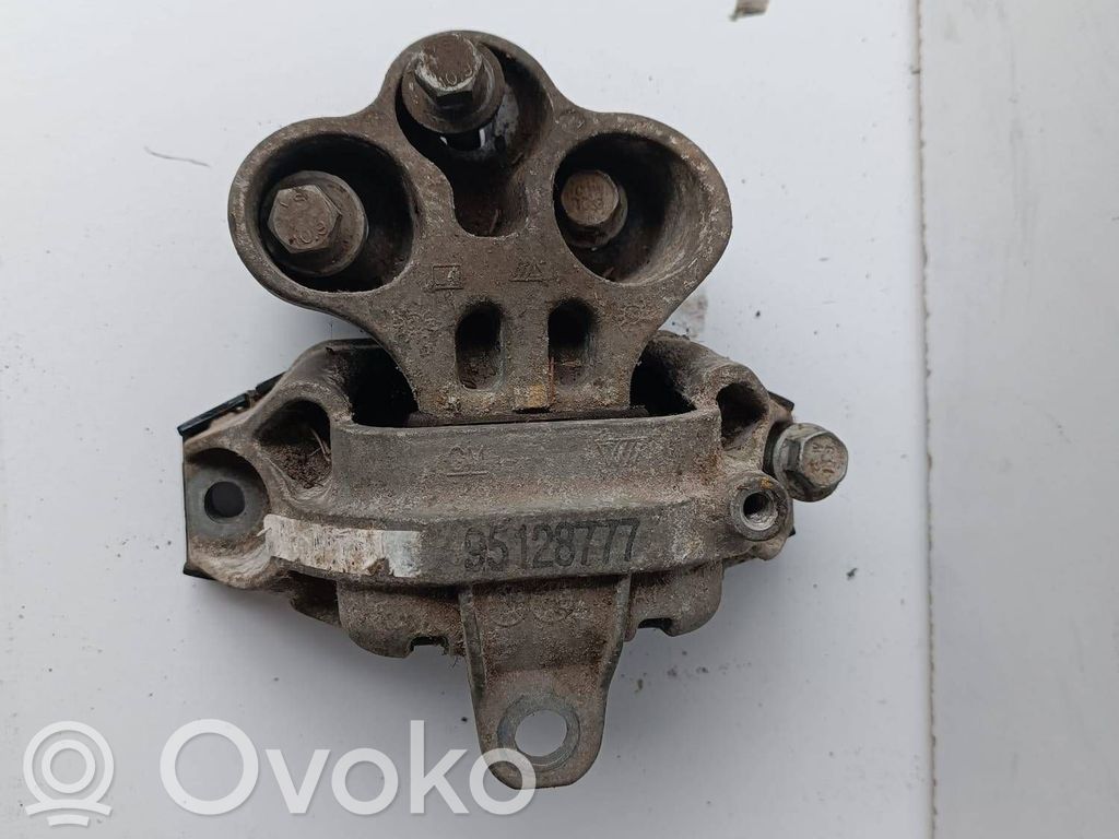 Opel Mokka Engine mount bracket 