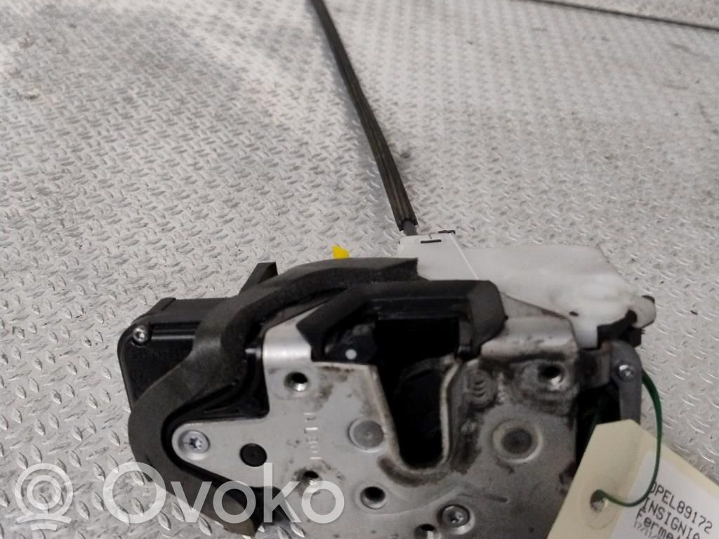 Opel Insignia A Front door lock 