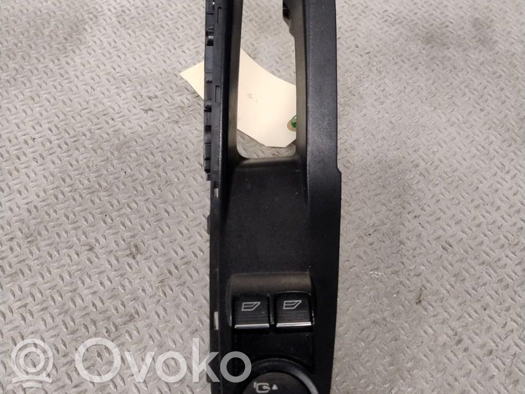 Electric window control switch   2032976
