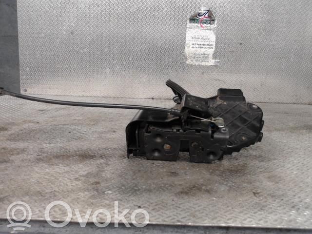 Ford Focus Priekšpusē slēdzene 