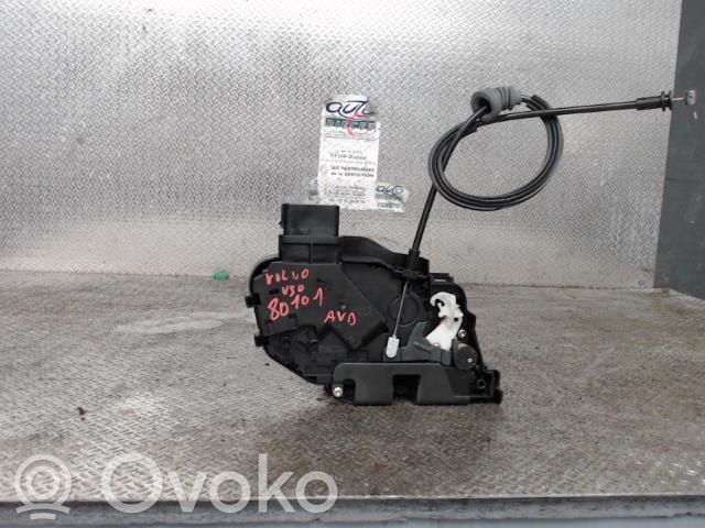 Volvo V50 Priekšpusē slēdzene 