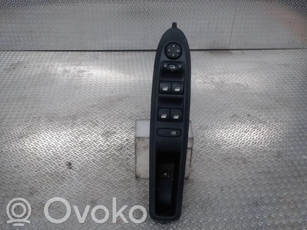 Citroen C4 II Electric window control switch 