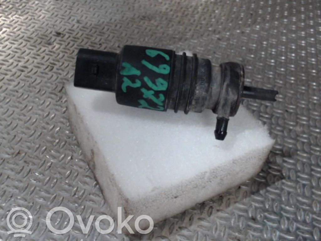 Windscreen/windshield washer pump   1K5955651